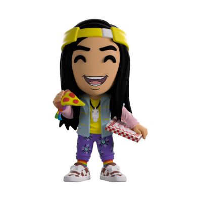 Figura de vinil com roupa colorida e pizza em fundo branco