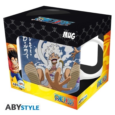 Caneca branca com ilustração de personagem de anime em embalagem colorida com texto One Piece
