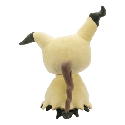 Peluche amarelo com detalhes pretos e castanhos do personagem Mimikyu