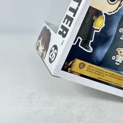 Caixa branca de figura colecionável Funko Pop número 26 com personagens de Harry Potter e texto da Warner Bros