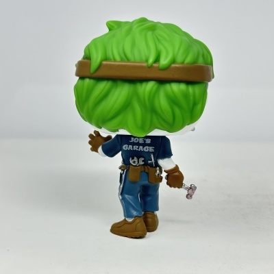 Figura vinil cabelo verde roupa azul JOES GARAGE segura martelo