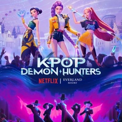 Poster colorido de KPOP Demon Hunters com personagens femininas e texto promocional