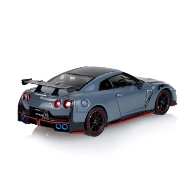 Modelo de carro Nissan GT-R cinzento-azulado com detalhes pretos e vermelhos