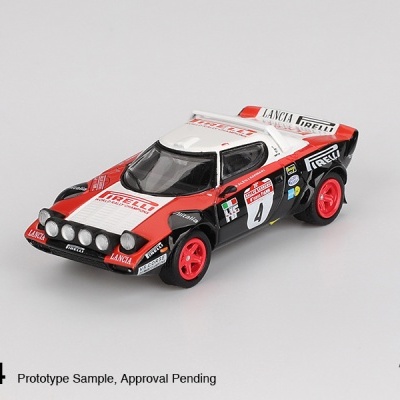 Miniatura de carro de corrida Lancia vermelha, branca e preta com rodas vermelhas