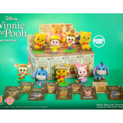 Figuras de vinil Disney Winnie the Pooh com cartões e caixas em fundo verde