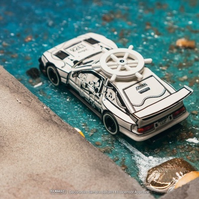 Miniatura de carro branco com volante de navio branco e texto JONSIBAL DESIGNWORK