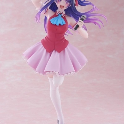 Figura anime com vestido rosa e cabelo roxo em base estrela cor de rosa