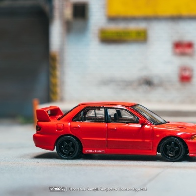 Miniatura de carro desportivo vermelho com spoiler e rodas pretas