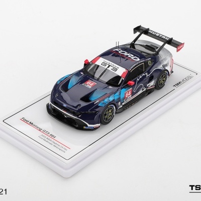 Miniatura de carro de corrida Ford Mustang GT3 em azul escuro sobre base branca