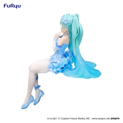 Figurina anime feminina cabelo azul vestido azul em fundo branco