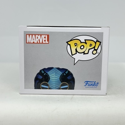 Caixa de Funko Pop Marvel com máscara azul