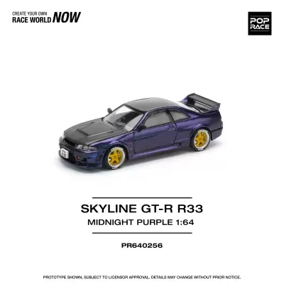 Miniatura do carro de corrida Skyline GT-R R33 Midnight Purple 1:64 com rodas amarelas e capô preto.