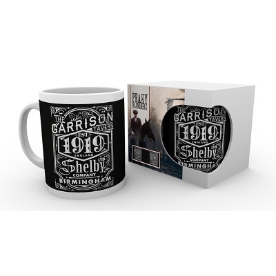 Caneca branca com texto preto e branco THE GARRISON 1919 Shelby Birmingham e caixa com imagem Peaky Blinders