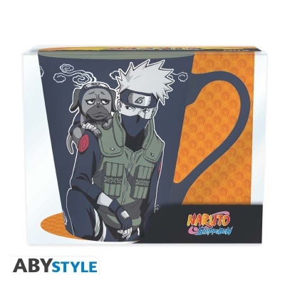 Caneca com imagem do Kakashi Hatake e Pakkun da série Naruto Shippuden
