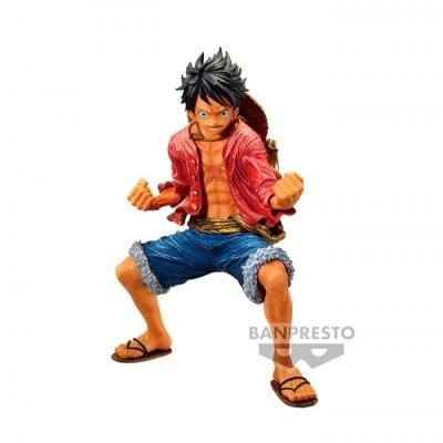 Figura de ação de personagem de anime com camisa vermelha e calções azuis