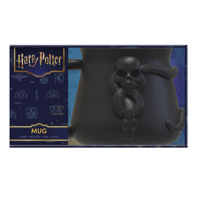 Caneca preta em formato de caldeirão com serpente e crânio, embalagem Harry Potter.