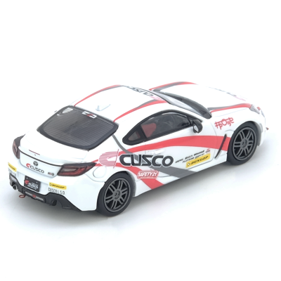 Miniatura de carro desportivo branco com detalhes vermelhos e pretos