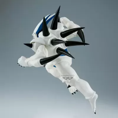 Boneco de ação branco com espinhos pretos e detalhes azuis em fundo cinzento