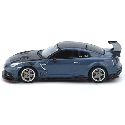 Modelo de carro desportivo azul com detalhes em preto e jantes prateadas