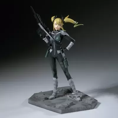 Figura de ação feminina com roupa preta e cinzenta segurando arma