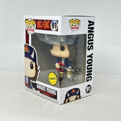Figura Funko Pop Angus Young da banda AC/DC em embalagem branca com janela transparente.