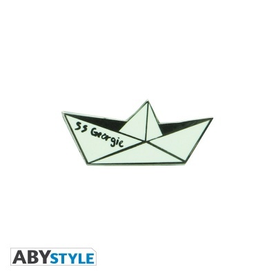Pin metálico em forma de barco de papel com texto SS Georgie