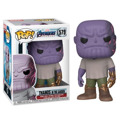 Boneco Funko Pop do Thanos em pé ao lado da embalagem oficial Avengers Endgame nº 579