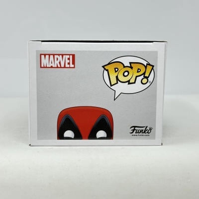 Caixa branca de Funko Pop da Marvel com figura do Deadpool
