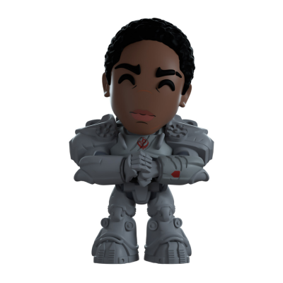 Figura de ação com armadura cinza e cabelo preto encaracolado.