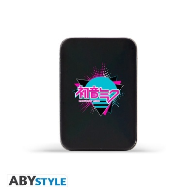 Power bank preto com gráfico azul e rosa e texto 'HATSUNE MIKU'
