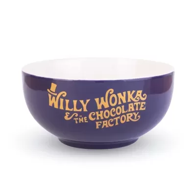Taça cerâmica roxa com texto amarelo 'WILLY WONKA THE CHOCOLATE FACTORY'