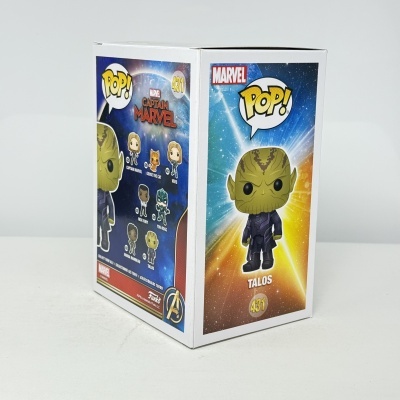 Caixa embalagem figura Pop! Marvel Talos com texto e fundo colorido