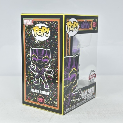 Caixa de brinquedo Funko Pop! Black Panther n.º 891 com cores preto, roxo e amarelo