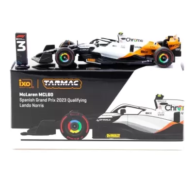 Miniatura de carro de Fórmula 1 McLaren MCL60 sobre caixa
