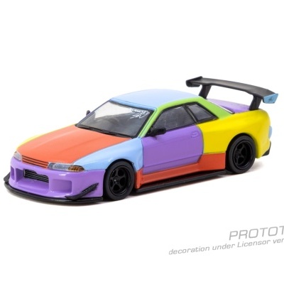 Carro de brinquedo colorido em várias cores com spoiler grande