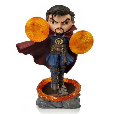 Figura colecionável do Dr. Estranho com capa vermelha e escudos laranja em base de pedra