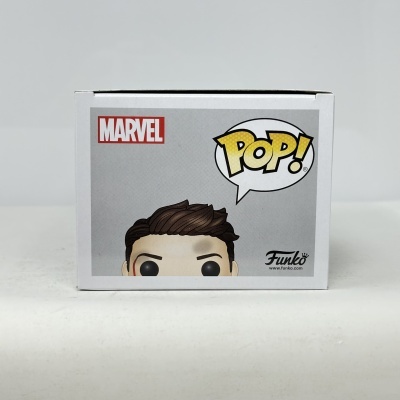 Caixa de Funko Pop Marvel com cabeça de figura masculina e logos