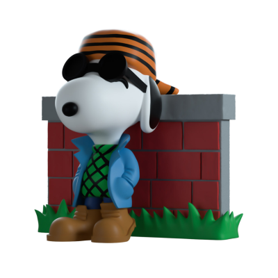 Figura do Snoopy vestido com casaco azul e chapéu laranja, junto a uma chaminé de tijolos vermelhos.