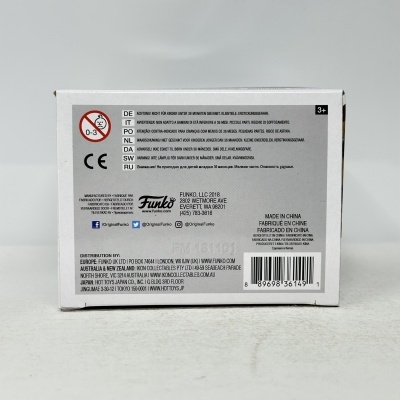 Caixa de produto Funko branca com aviso multilingue e código de barras