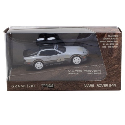Miniatura de carro cinzento claro com pneus suplementares na caixa