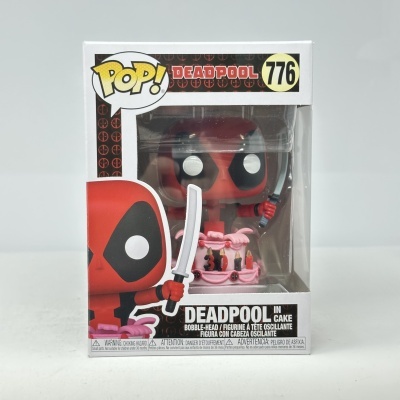 Funko Pop! Deadpool 776 com espada e bolo na caixa branca com janela de plástico