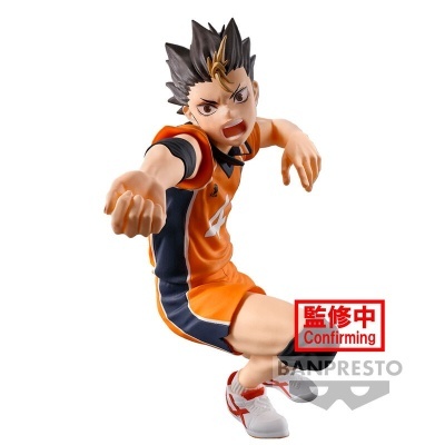 Figura de ação de personagem de anime em uniforme desportivo laranja em pose dinâmica