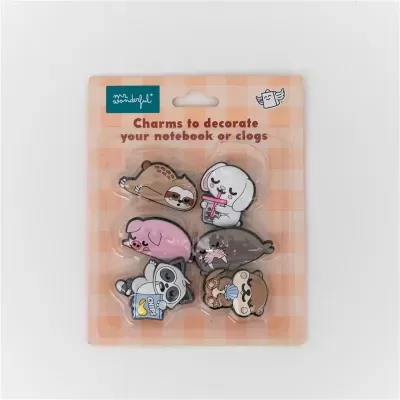 Pacote de cinco pins de animais cartoon coloridos com fundo xadrez bege