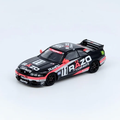 Miniatura de carro de corrida preto e vermelho com inscrições e fundo branco