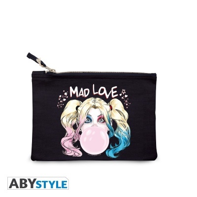 Bolsa preta com ilustração 'MAD LOVE' de personagem com cabelo loiro e pontas coloridas e chiclete