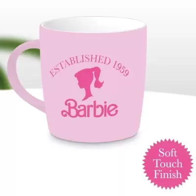 Caneca rosa com design Barbie e acabamento Soft Touch