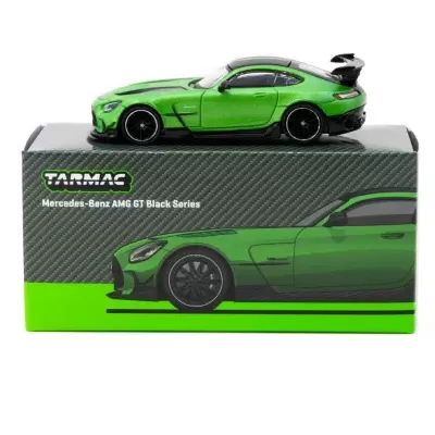 Miniatura de Mercedes-Benz AMG GT Black Series verde em cima de caixa com design correspondente