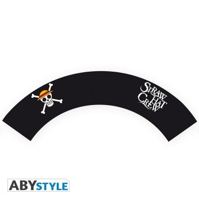 Faixa preta curva com símbolo de caveira e texto Straw Hat Crew