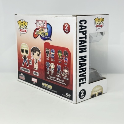 Embalejamento branco com figuras colecionáveis Marvel vs Capcom Pop! Games