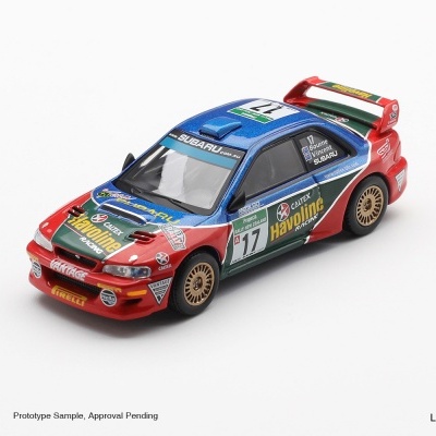Miniatura de carro de rali Subaru azul, vermelho e verde com texto Havoline e número 17